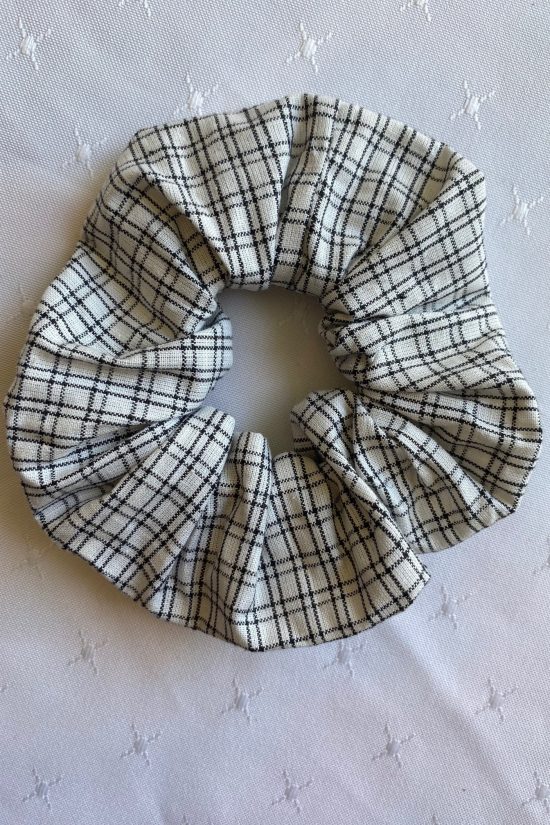 Black and White Checks Scrunchie - Image 3