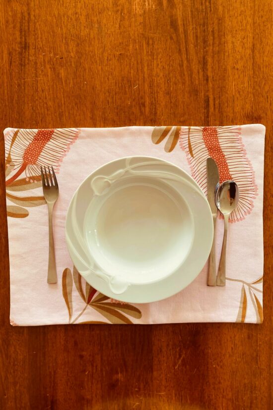 Placemat Pink Callistemon