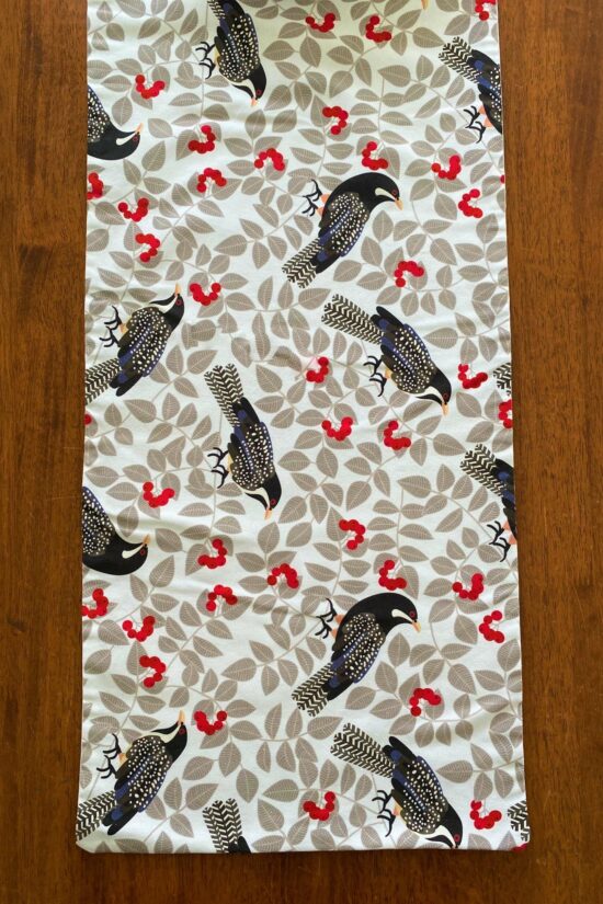 Table Runner Birds and Berries - Image 3