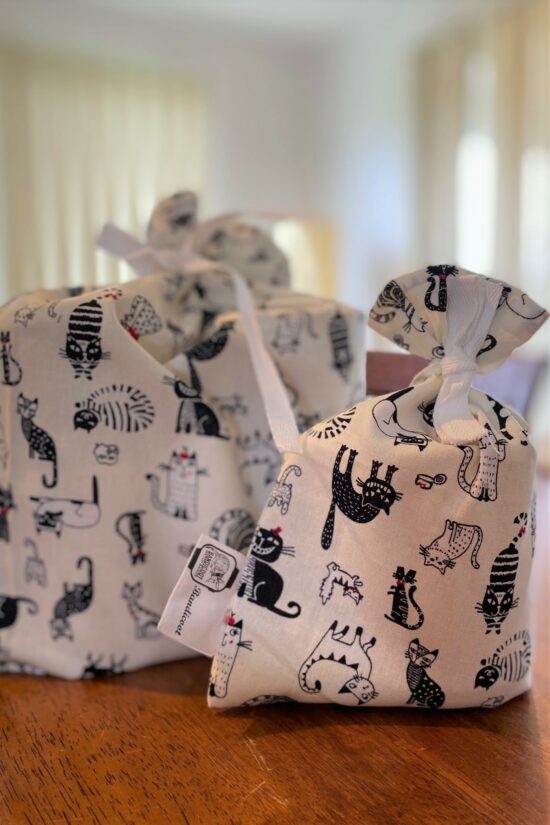 Reuseable Gift Bag Cartoon Cats - Image 2