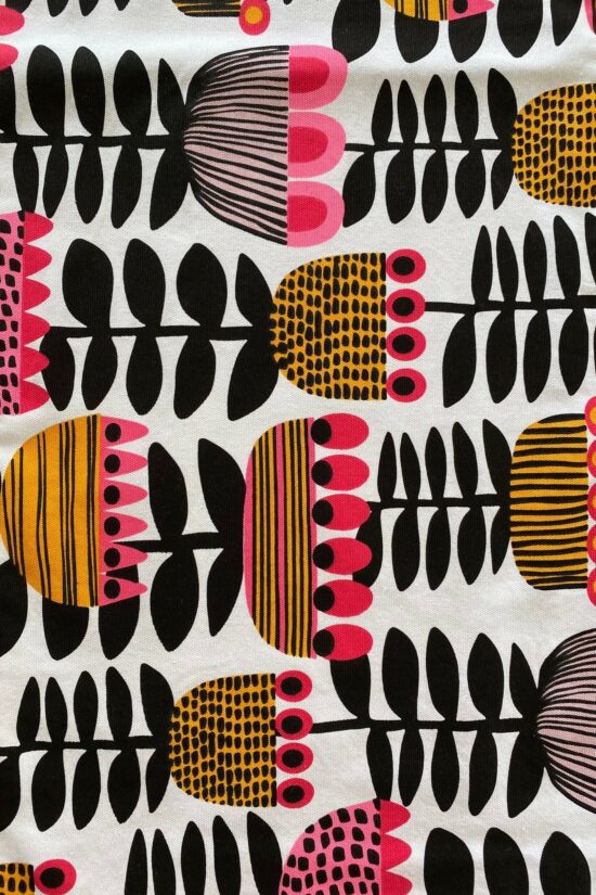 Table Runner Black and White Wildflowers - Image 3