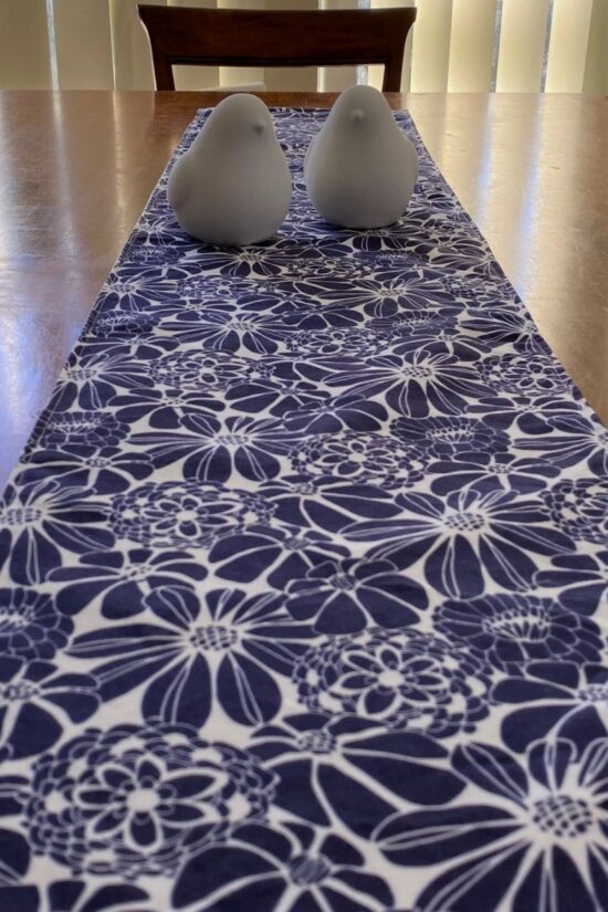Table Runner Navy Floral - Image 4